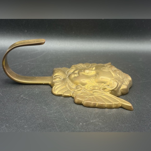 Vintage Brass Cherub Angel Wall Hook Hanger, Vintage Home Decor Collectible - Picture 5 of 8